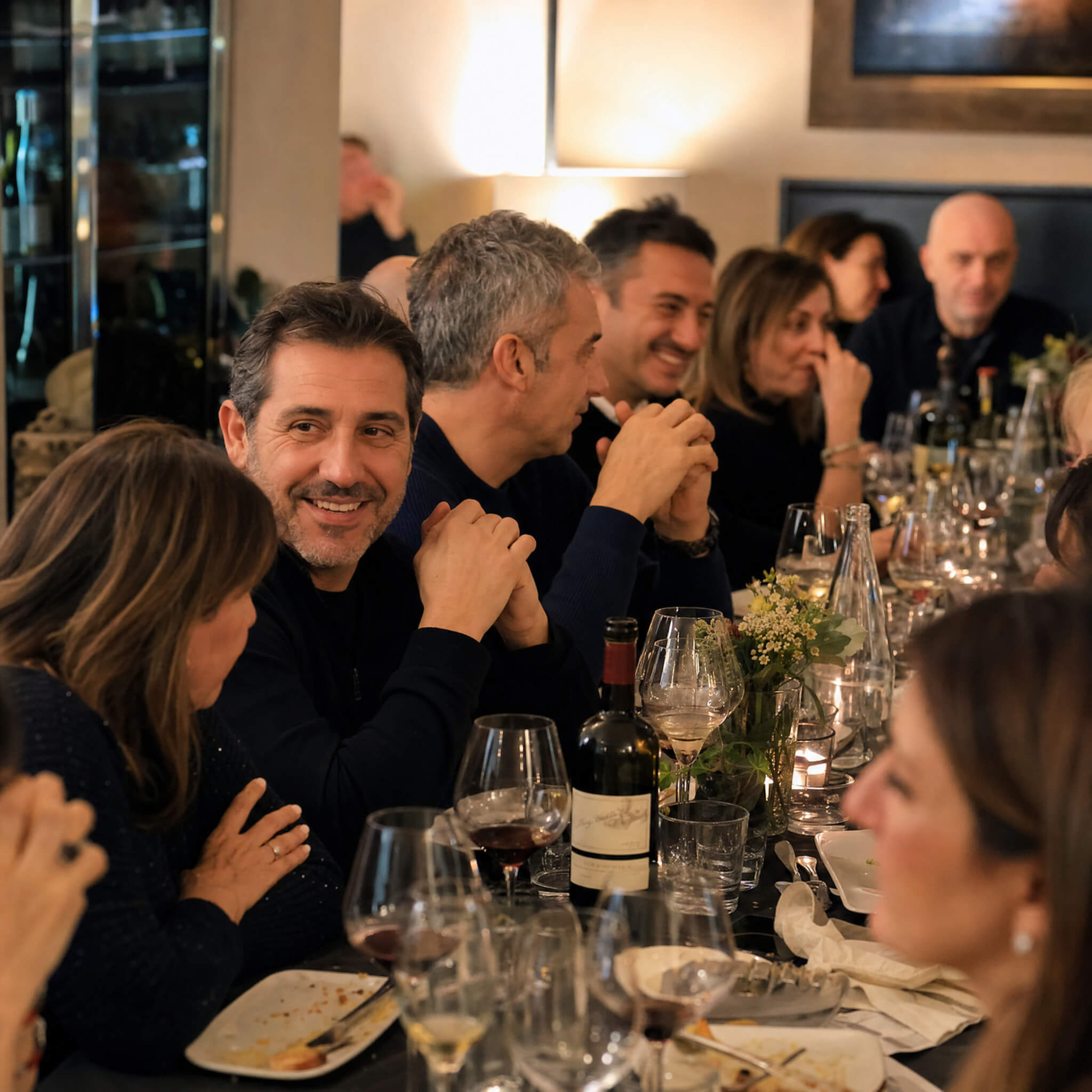 Risate attorno alla tavolata